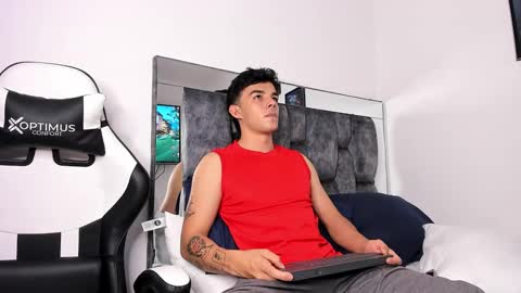 justinmorre online show from February 24, 9:09 pm