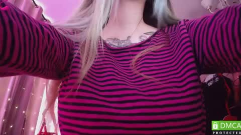 justmeowgirl online show from May 16, 6:43 am
