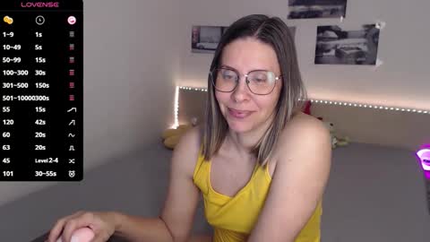 Julie online show from May 11, 4:04 pm