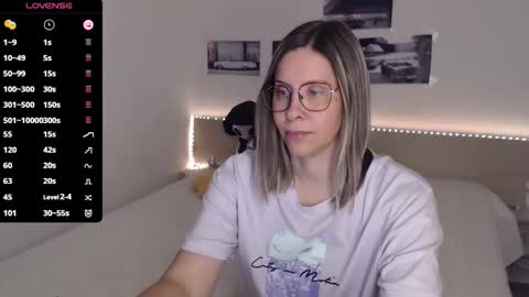 Julie online show from October 20, 5:12 am