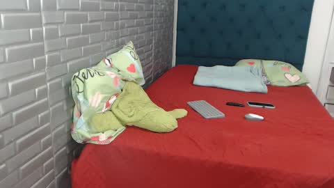 juviaandgray online show from January 17, 7:38 pm