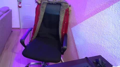 kael_art_d online show from December 16, 7:04 am