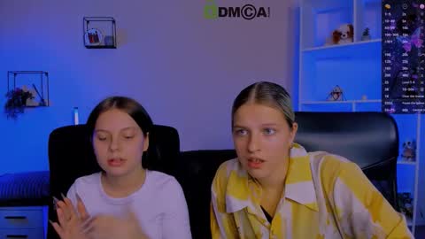 kaela_spell_ online show from November 17, 8:33 pm