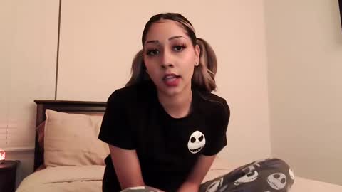 kaelagreen online show from October 5, 4:54 am