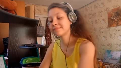 Mari  Simmons online show from September 26, 7:05 am