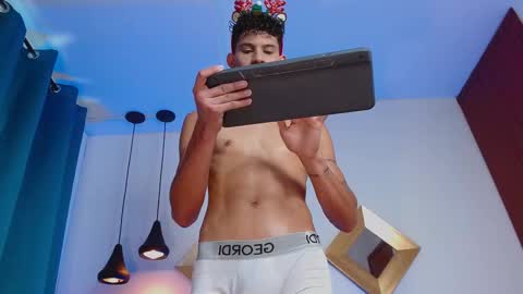 Kami online show from December 4, 7:24 pm