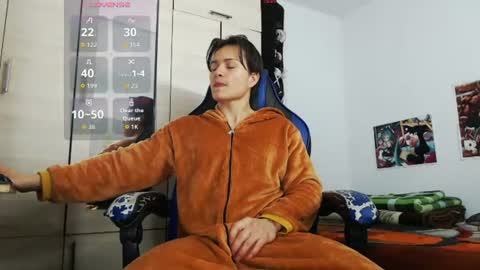 andres online show from August 6, 11:08 am
