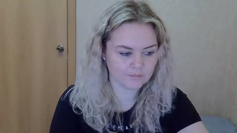 karennelsonx online show from March 23, 8:52 am