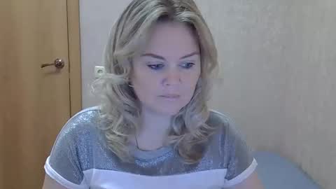 karennelsonx online show from October 30, 8:59 am