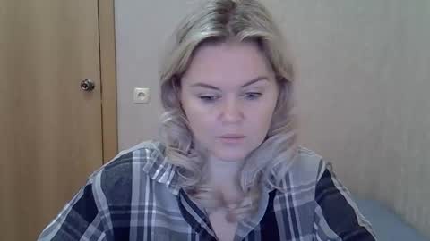 karennelsonx online show from February 25, 9:24 am