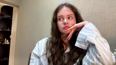 Lilu online show from May 21, 2:01 pm
