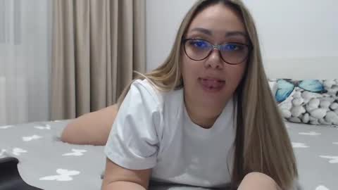 Snapshot of karinmcqueen chatting on February 14, 5:46 pm Karin online show from February 14, 5:46 pm