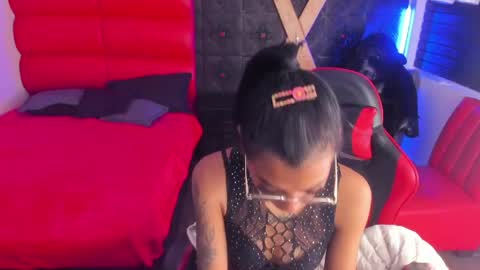 karlaslutskinny__ online show from April 13, 8:35 pm