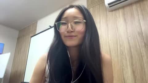 Mia online show from July 4, 12:09 pm