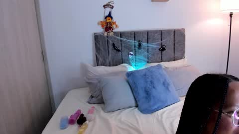 Snapshot of kassandrasmith1 chatting on October 25, 5:35 pm Kassandra  online show from October 25, 5:35 pm