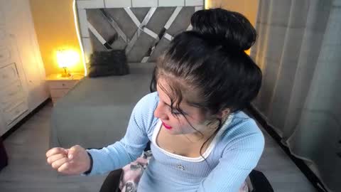 kate_lawrence_ online show from February 14, 9:13 am