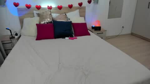 kate_redgar online show from February 9, 5:27 pm