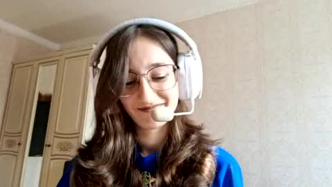 Elwyna online show from March 24, 6:08 am