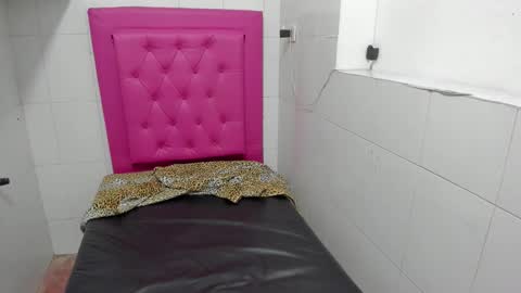 katerinne_20 online show from September 19, 6:55 pm