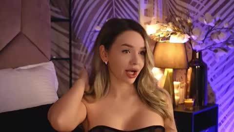 KatJolie online show from November 17, 8:55 pm