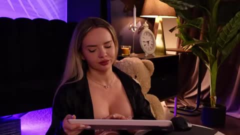 KatJolie online show from June 7, 8:47 pm
