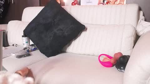 K A T L Y N  online show from February 9, 6:54 pm