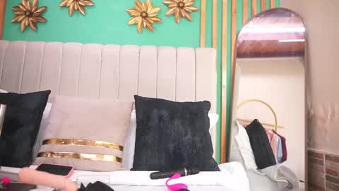 K A T L Y N  online show from September 14, 7:37 pm