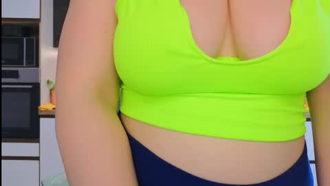 katniss_k online show from March 27, 5:24 am