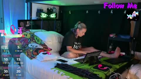 katycouple69 online show from May 2, 4:07 am