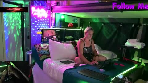 katycouple69 online show from May 9, 4:40 am