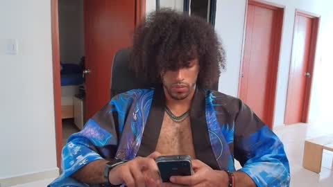 Snapshot of kaurilop chatting on December 14, 6:09 pm Kauri Lop online show from December 14, 6:09 pm