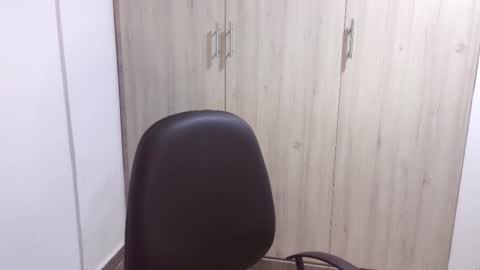  Khawit  online show from February 17, 9:35 am