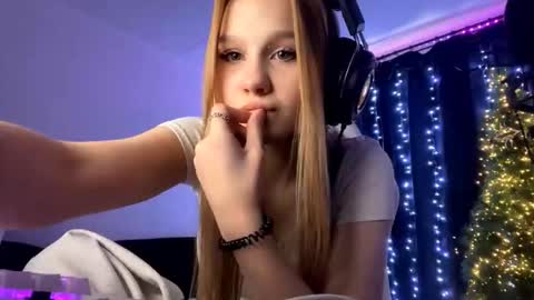 Amia online show from January 7, 8:30 am