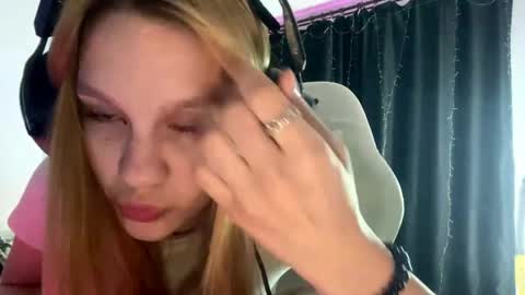 Amia online show from April 6, 6:20 pm