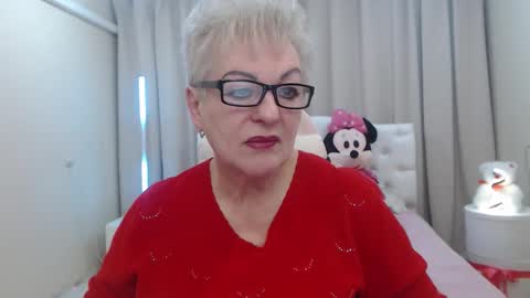 kaylesmoll online show from January 17, 7:44 pm