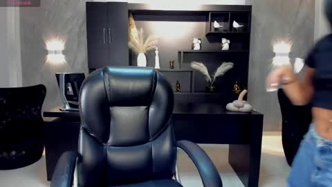 Kay online show from April 12, 3:32 am