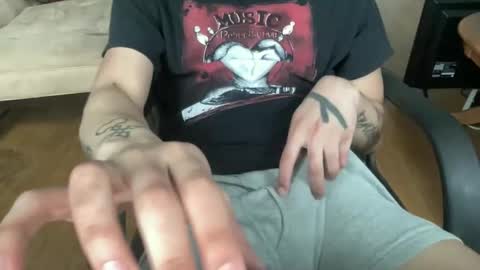 Keesey23 online show from February 6, 8:44 pm