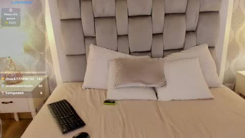 Keiira Fox online show from June 3, 2:33 pm