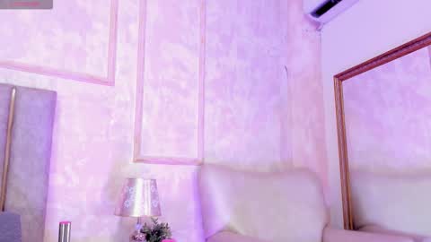 keirahartz online show from December 18, 3:35 am