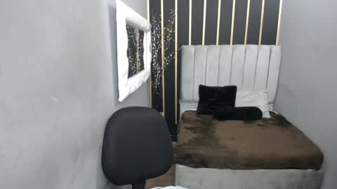  K E I Z Y  online show from December 12, 12:12 pm