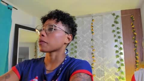 kelly__thomson online show from June 8, 1:50 am