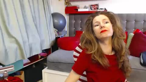 kelly online show from April 8, 10:07 am