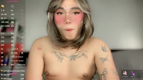 Kelly Smith online show from April 9, 8:09 am