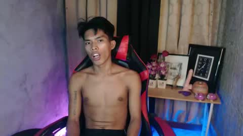 ken_minjun online show from January 12, 9:27 am