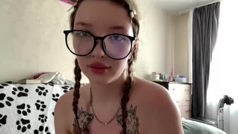 Mia online show from June 30, 10:25 am