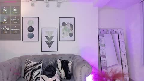 Kendall Jenner online show from January 11, 10:40 am