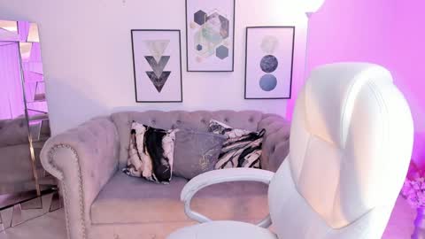 Kendall Jenner online show from January 23, 5:56 am