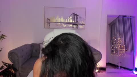 Kendall Jenner online show from January 16, 1:37 am