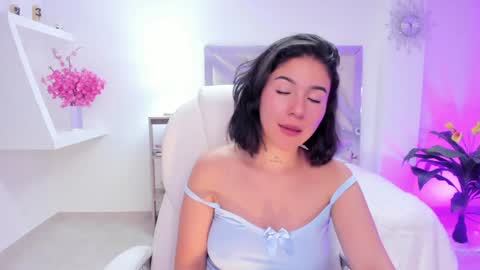 Kendall Jenner online show from January 21, 4:43 am