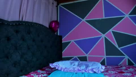 Kendarl Colins online show from June 26, 4:51 am